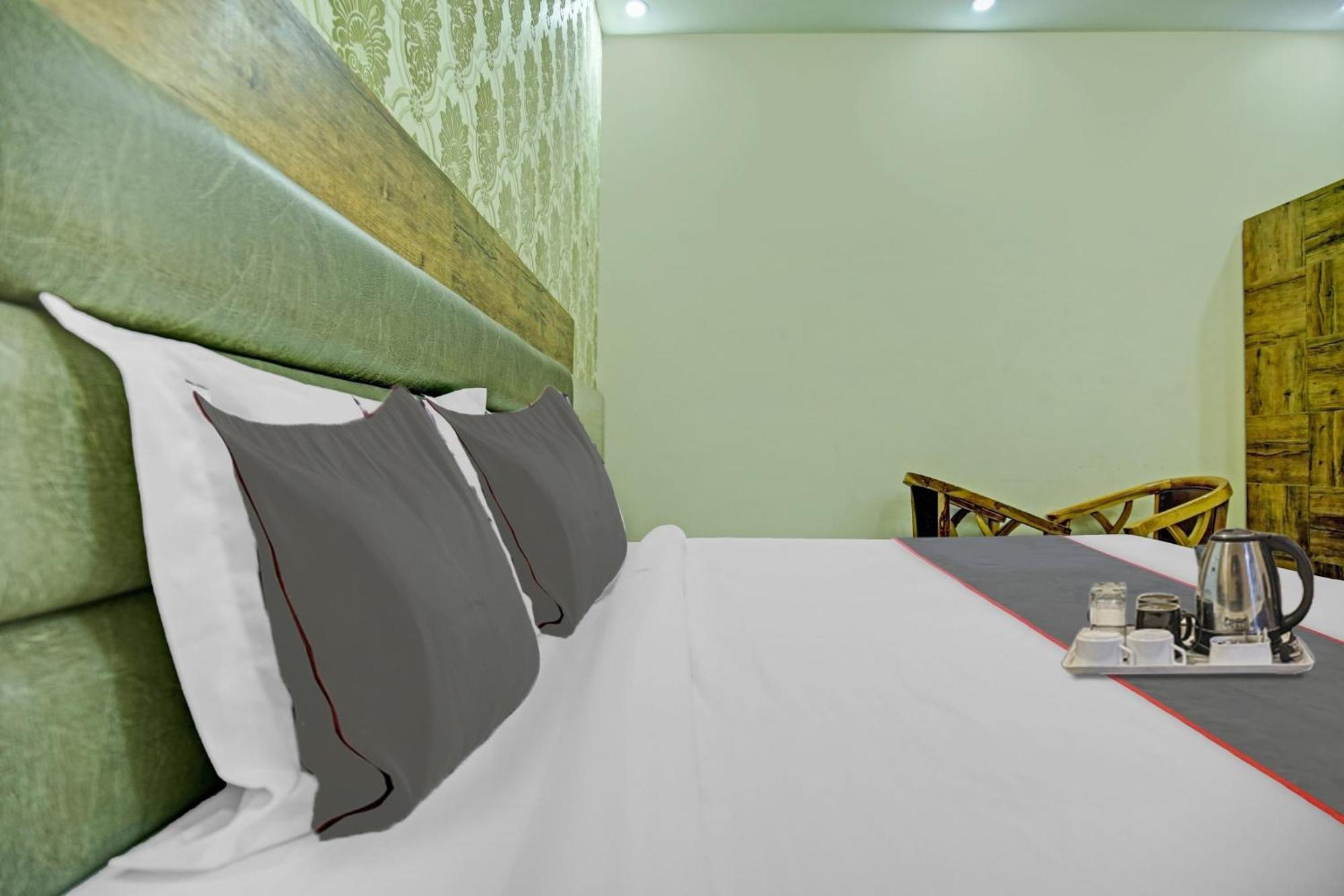 Collection O Rd Hotel Zirakpur Экстерьер фото