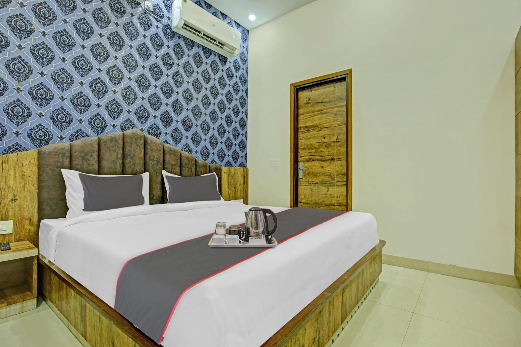 Collection O Rd Hotel Zirakpur Экстерьер фото